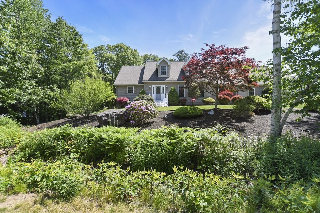 33 Colonial Farm Road Haverhill, MA 01832 - Photo 2 of 38 Gallery Image 2