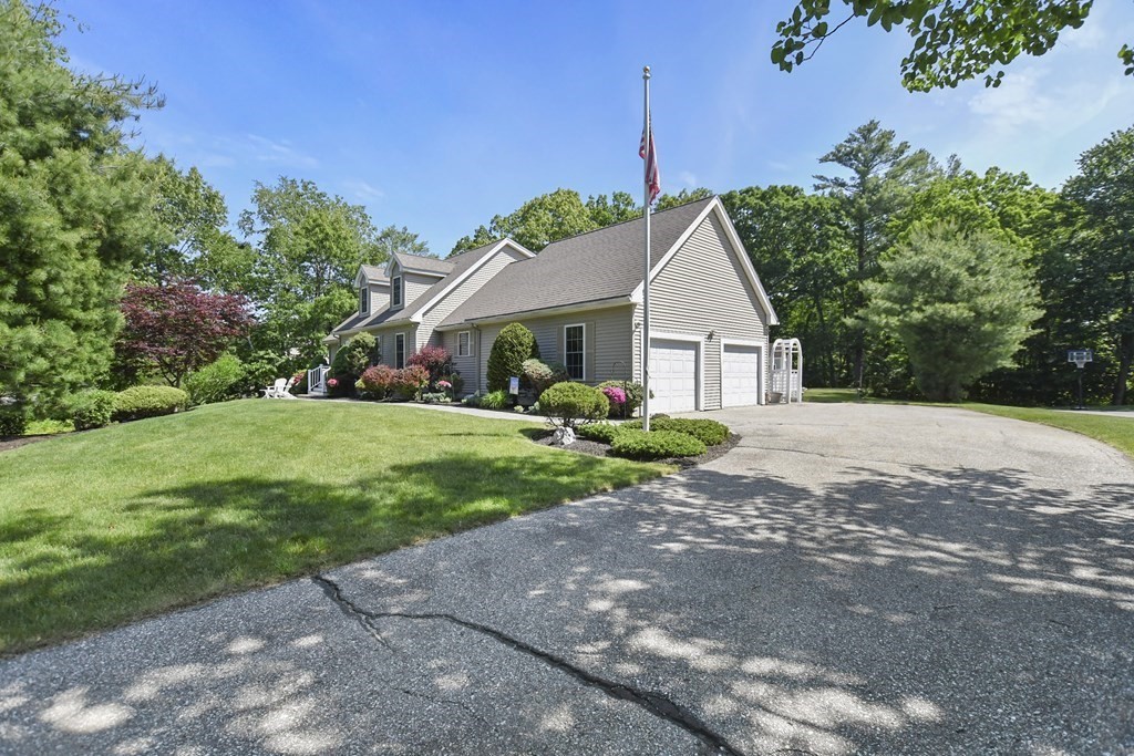 33 Colonial Farm Road Haverhill, MA 01832 - Photo 3 of 38 Gallery Image 3