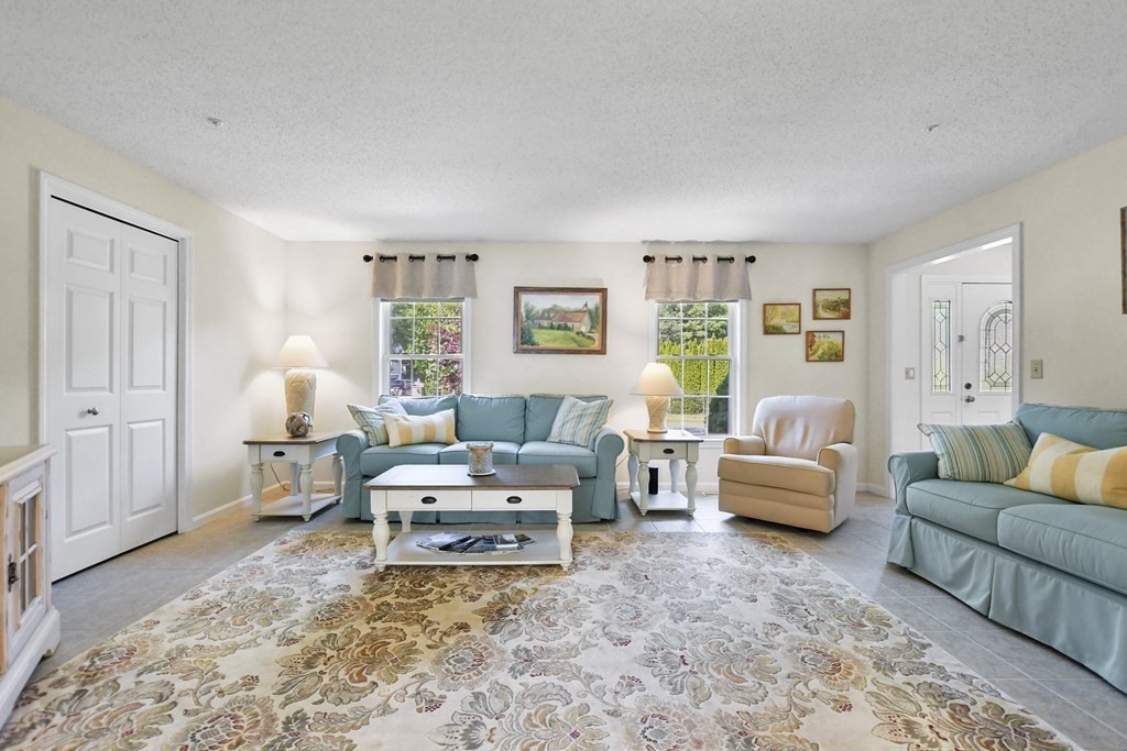 33 Colonial Farm Road Haverhill, MA 01832 - Photo 5 of 38 Gallery Image 5