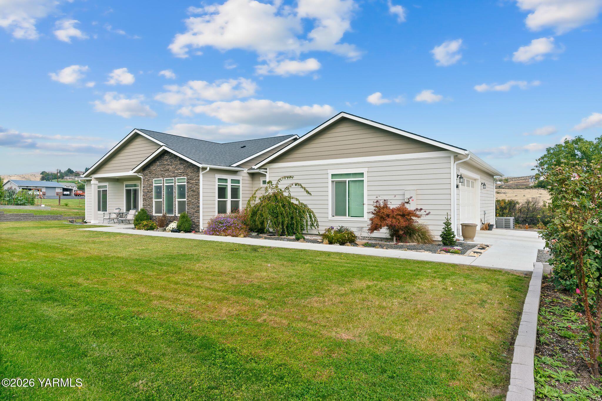 11007 Summitview Ext Road Yakima, WA 98908 - Photo 42 of 44 Front