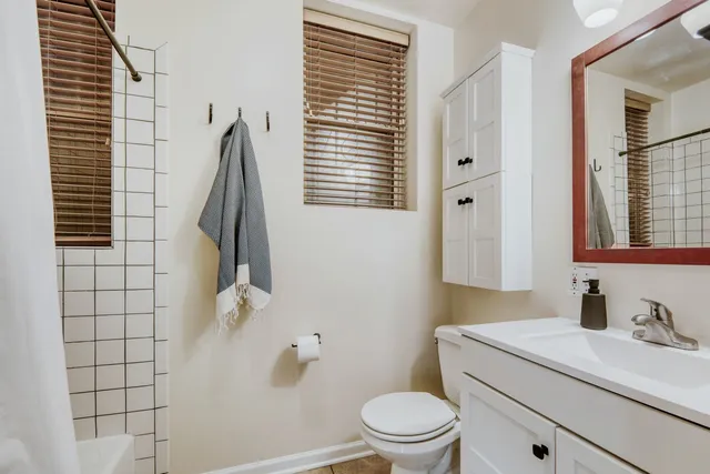 $365,000 | 3725 West Byron Street, Unit 1, Chicago, IL 60618