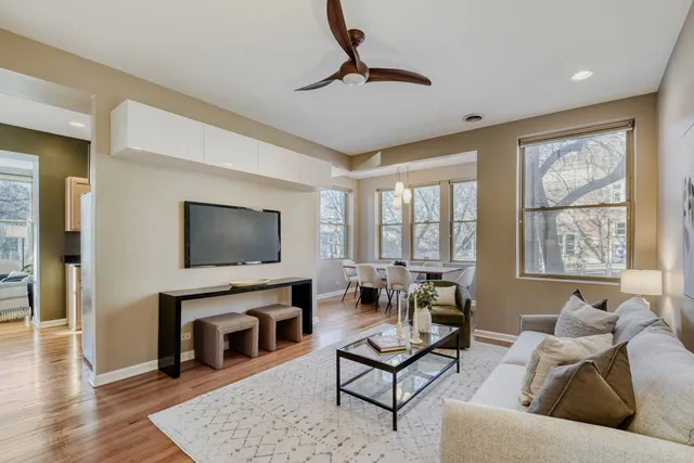 $365,000 | 3725 West Byron Street, Unit 1, Chicago, IL 60618