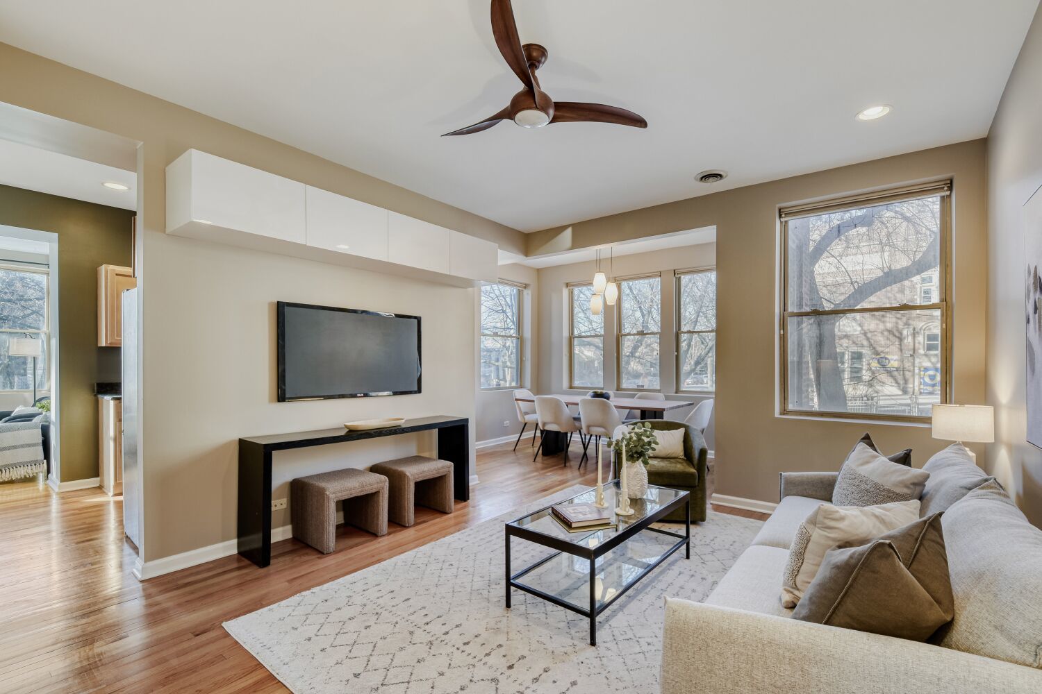 3725 West Byron Street, Unit 1 Chicago, IL 60618 - Photo 3 of 18