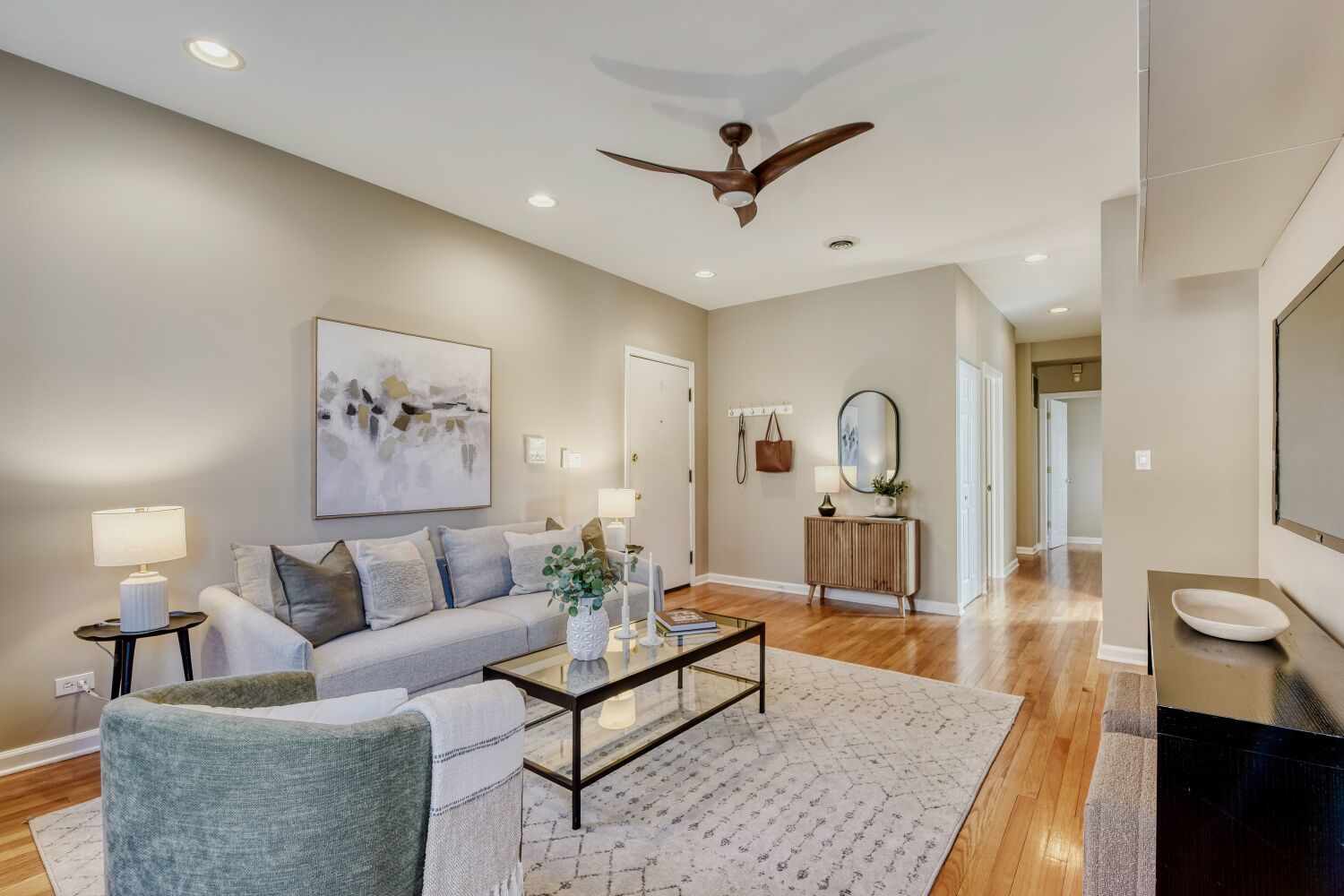 3725 West Byron Street, Unit 1 Chicago, IL 60618 - Photo 5 of 18