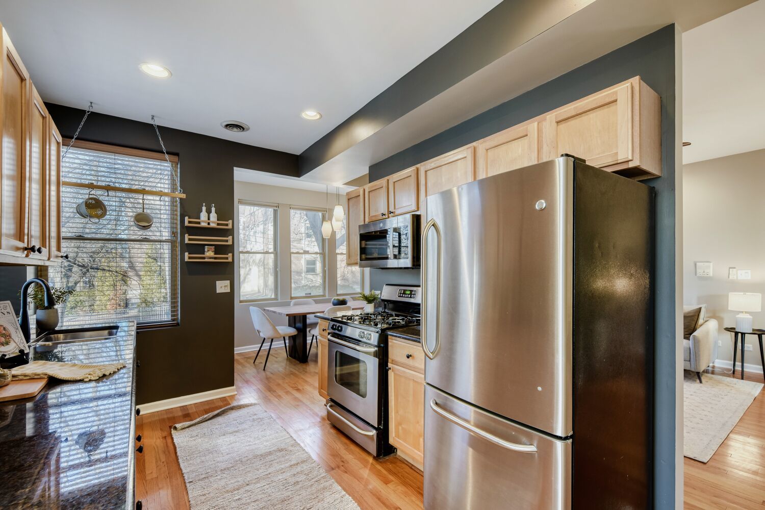 3725 West Byron Street, Unit 1 Chicago, IL 60618 - Photo 9 of 18