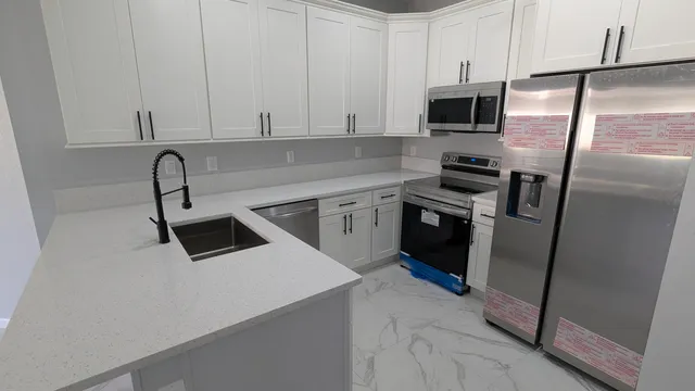 $2,450 | 826 Middleton Drive Southwest, Vero Beach, FL 32962