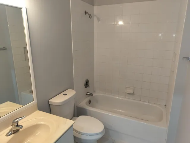 $2,450 | 826 Middleton Drive Southwest, Vero Beach, FL 32962