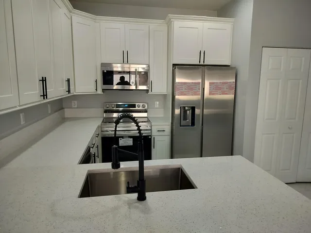 $2,450 | 826 Middleton Drive Southwest, Vero Beach, FL 32962