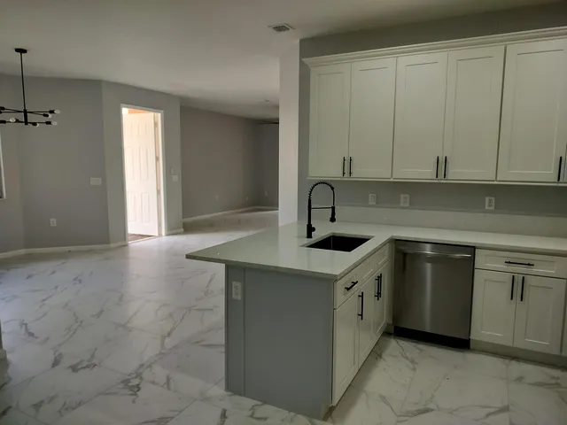 $2,450 | 826 Middleton Drive Southwest, Vero Beach, FL 32962