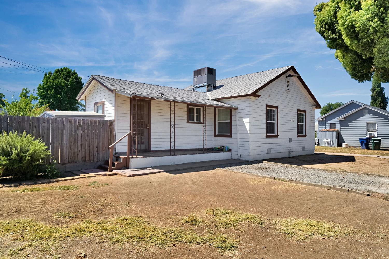 516 West 7th Street Madera, CA 93637 - Photo 5 of 34