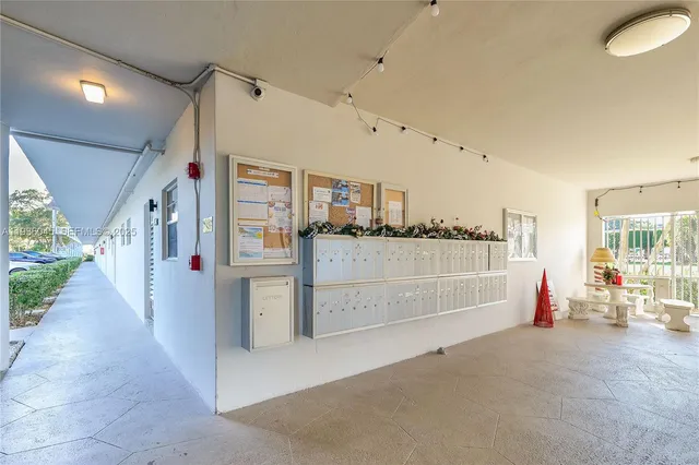 a view of livingroom with furniture