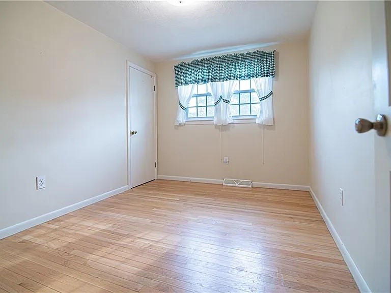 130 Kerri Lyn Road Warwick, RI 02889 - Photo 7 of 18