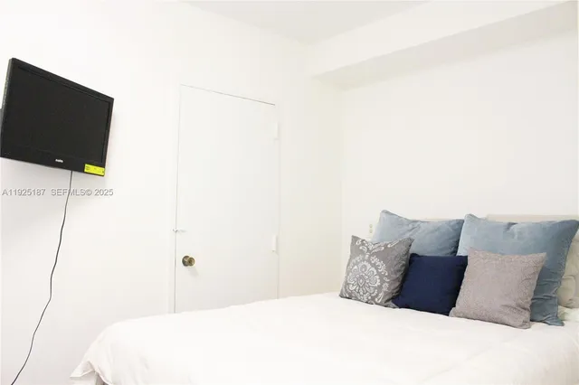 $3,000 | 1980 South Ocean Drive, Unit 8N, Hallandale Beach, FL 33009