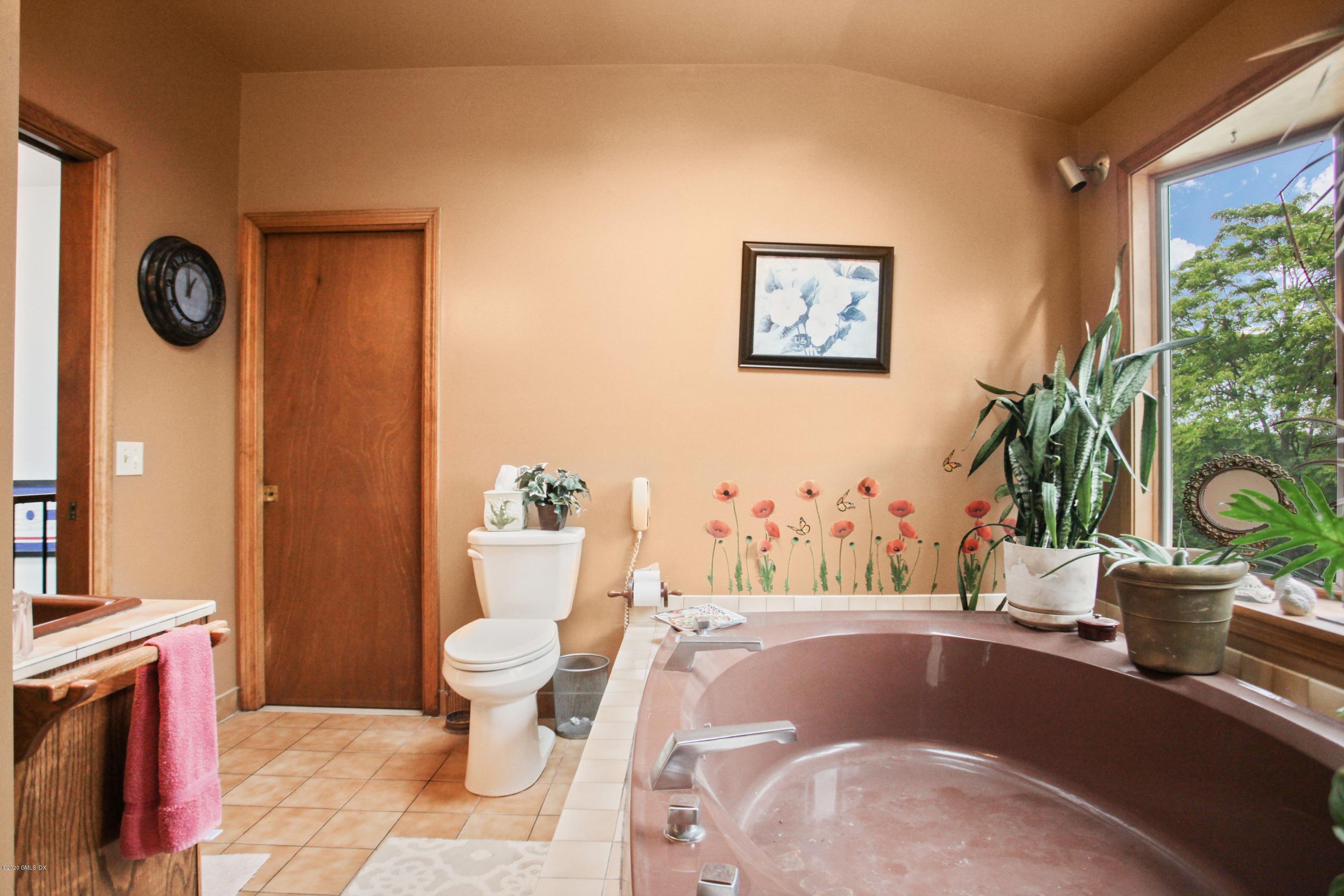 47 Sheep Hill Road Riverside, CT 06878 - Photo 18 of 30 Master BthrmA