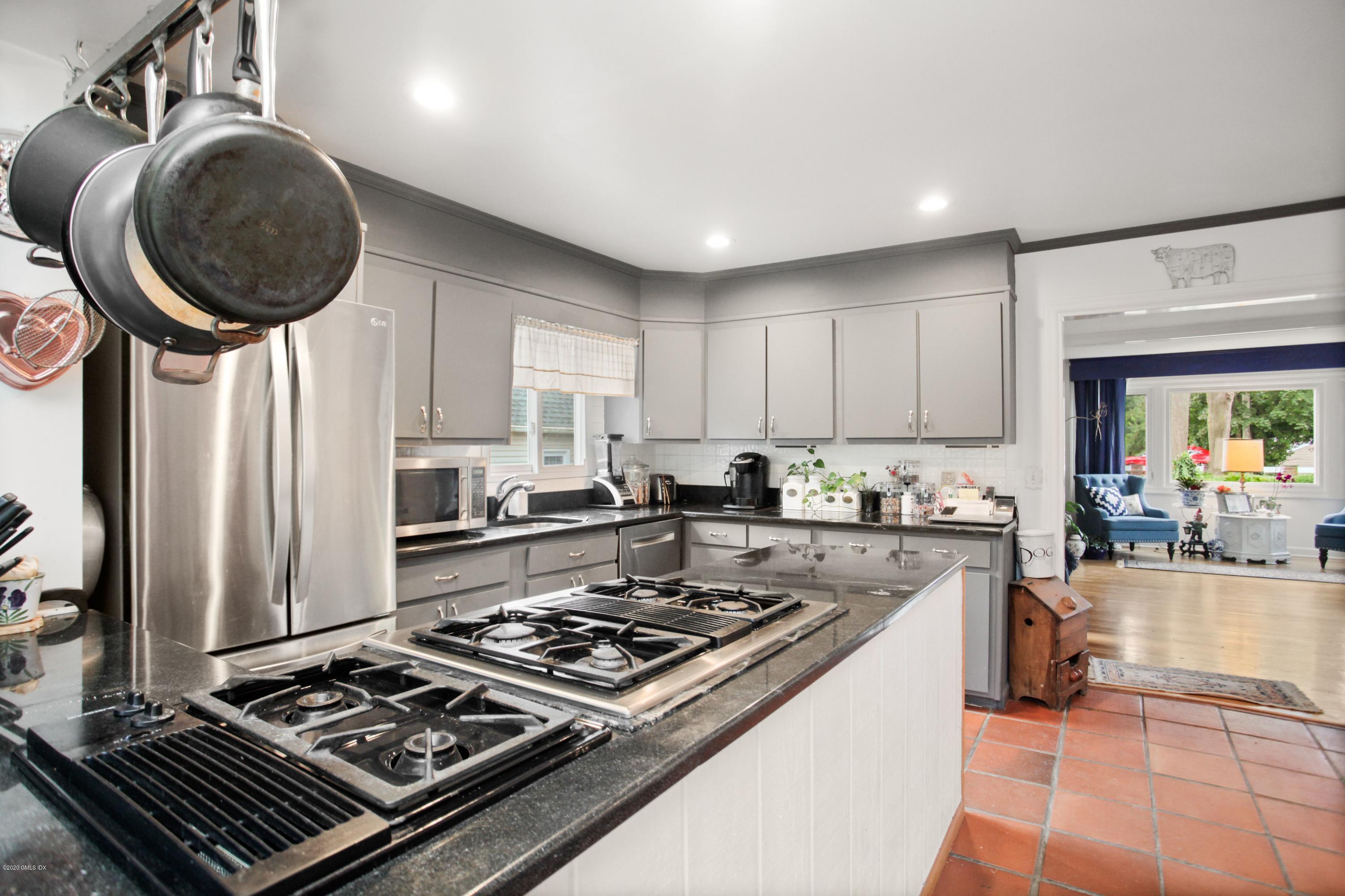 47 Sheep Hill Road Riverside, CT 06878 - Photo 4 of 30 Kitchen Center Island