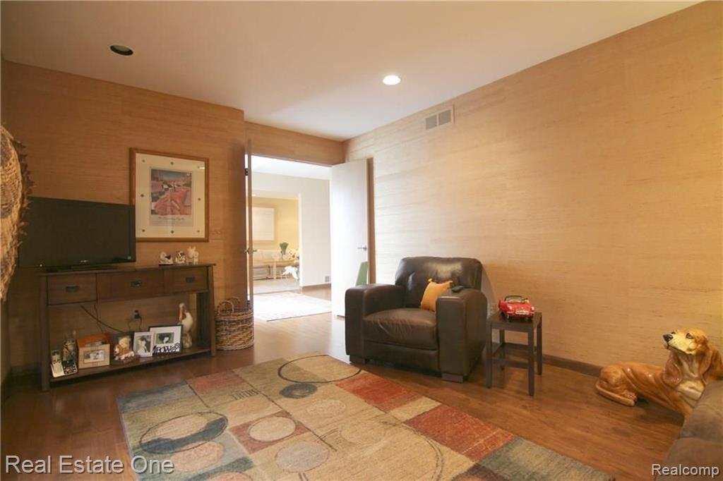 30215 High Valley Road Farmington Hills, MI 48331 - Photo 7 of 30