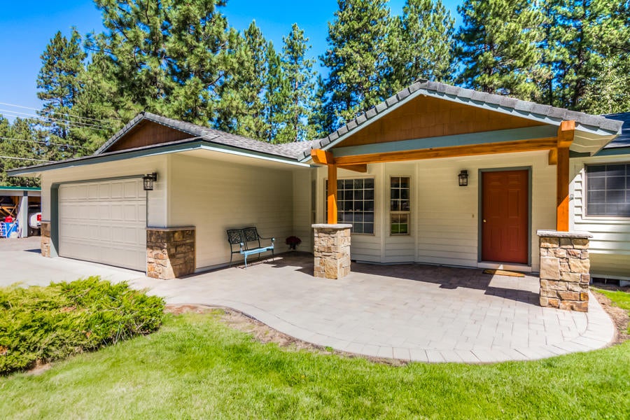 19116 Kiowa Road Bend, OR 97702 - Photo 13 of 38 New, front covered porch & patio!