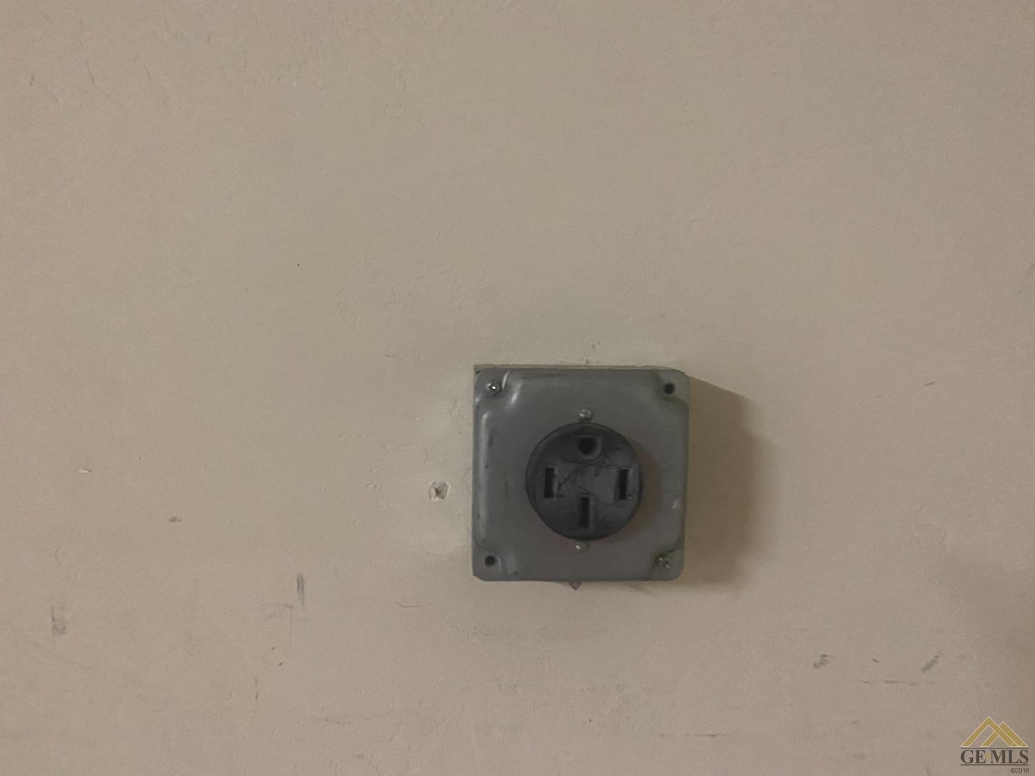 Undisclosed Address Bakersfield, CA 93312 - Photo 38 of 38 a utility room with a washer and dryer