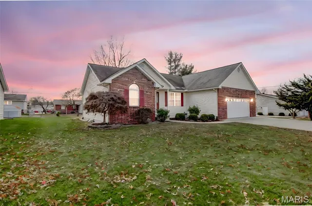 $235,000 | 612 Cross Winds Court, Jerseyville, IL 62052