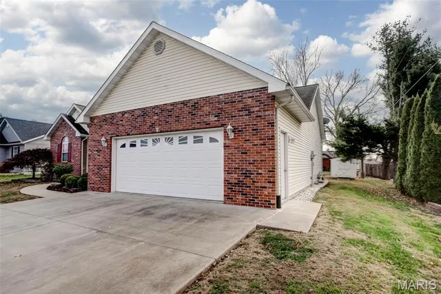 $240,000 | 612 Cross Winds Court, Jerseyville, IL 62052