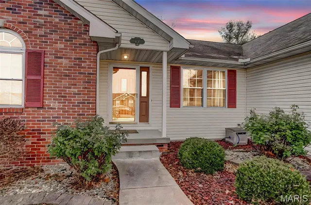 $240,000 | 612 Cross Winds Court, Jerseyville, IL 62052