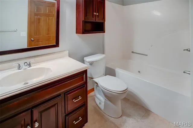 $240,000 | 612 Cross Winds Court, Jerseyville, IL 62052