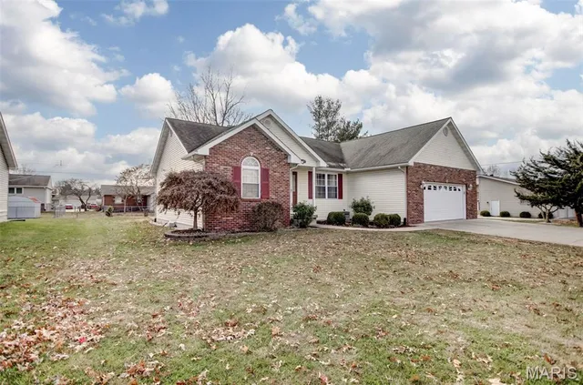 $240,000 | 612 Cross Winds Court, Jerseyville, IL 62052