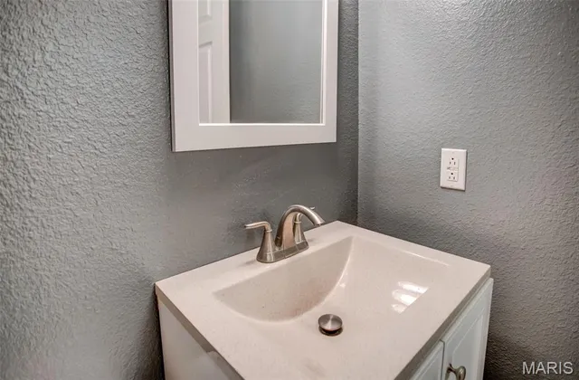 $240,000 | 612 Cross Winds Court, Jerseyville, IL 62052