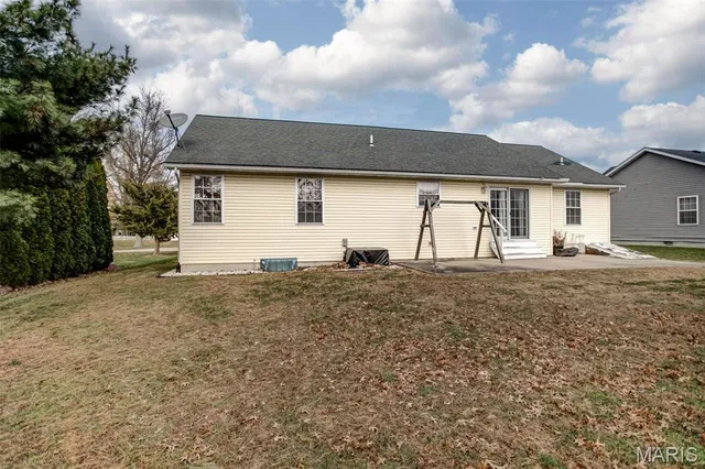 $240,000 | 612 Cross Winds Court, Jerseyville, IL 62052