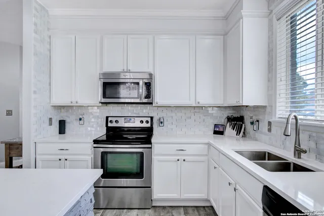 $2,350 | 27334 Lasso Bend, San Antonio, TX 78260