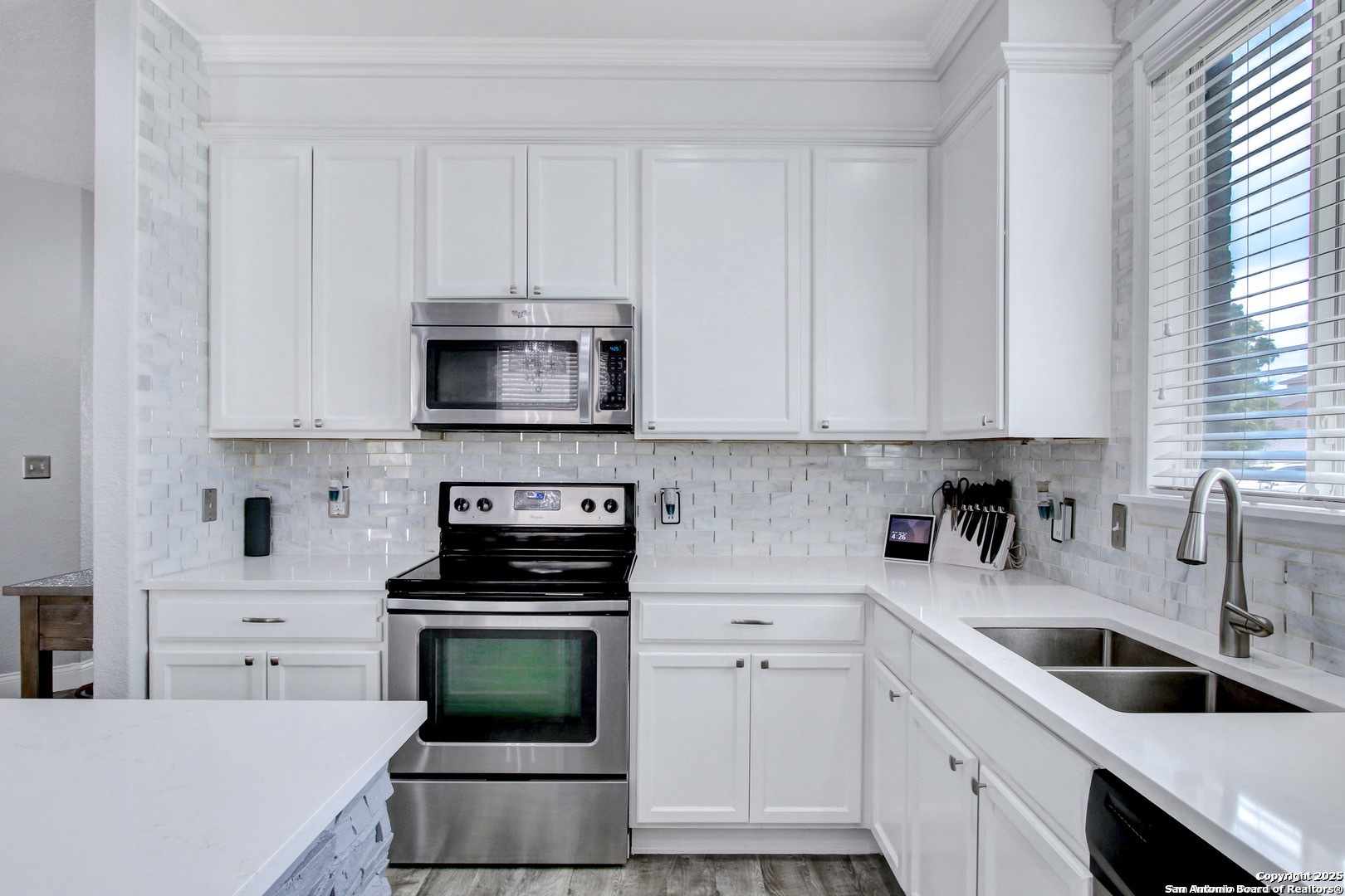 27334 Lasso Bend San Antonio, TX 78260 - Photo 11 of 34