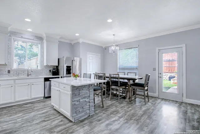 $2,350 | 27334 Lasso Bend, San Antonio, TX 78260