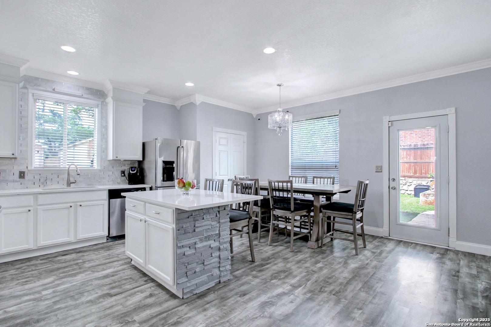 27334 Lasso Bend San Antonio, TX 78260 - Photo 8 of 34