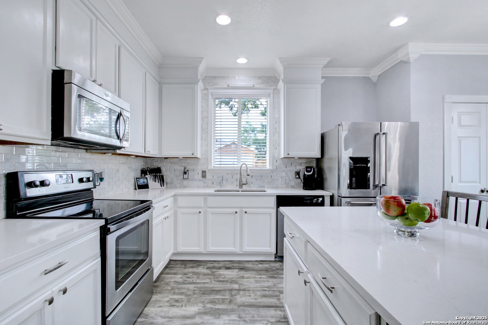 27334 Lasso Bend San Antonio, TX 78260 - Photo 10 of 34