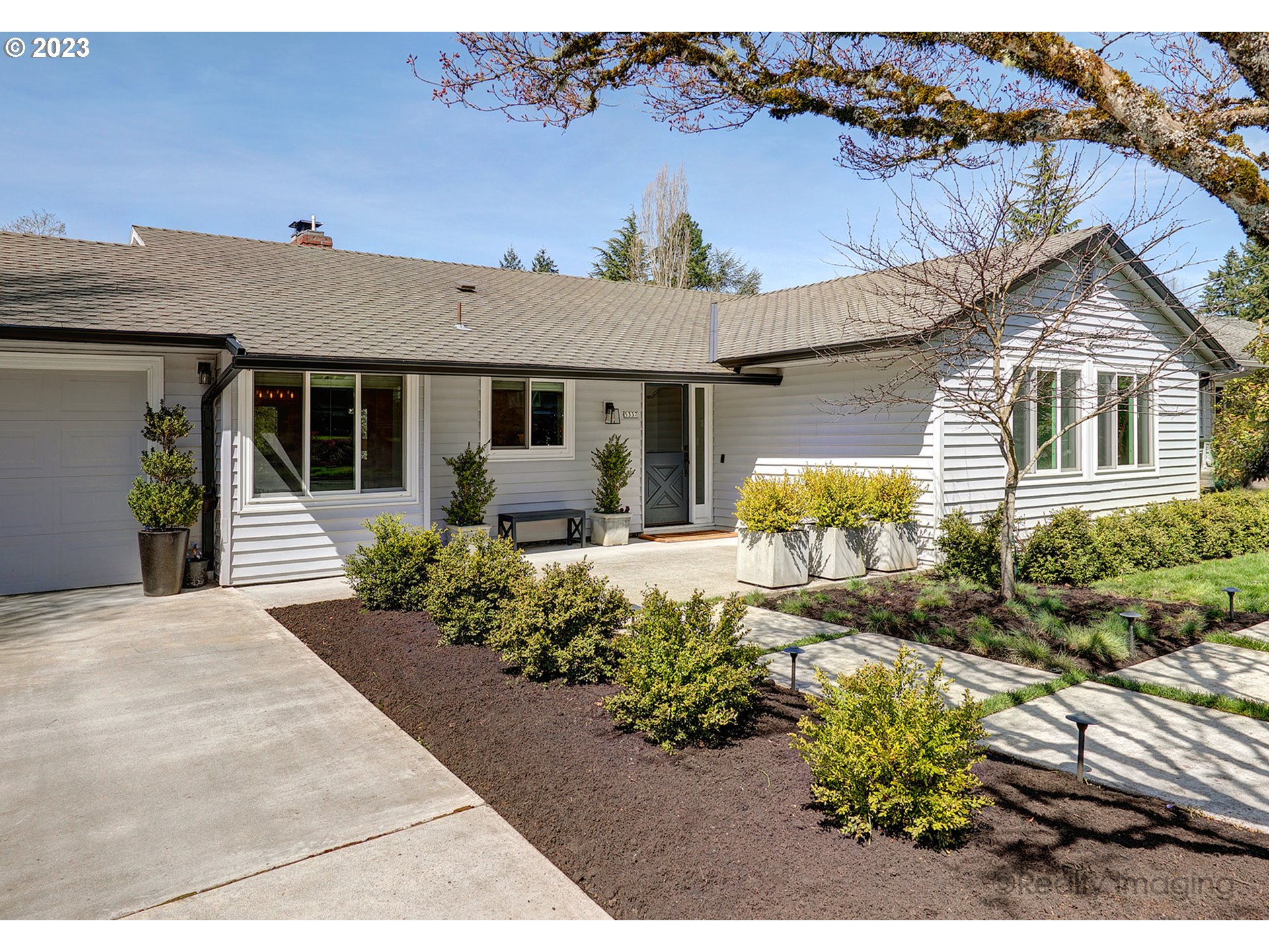 5337 Southwest 34th Place Portland, OR 97239 - Photo 3 of 47 Gallery Image 3