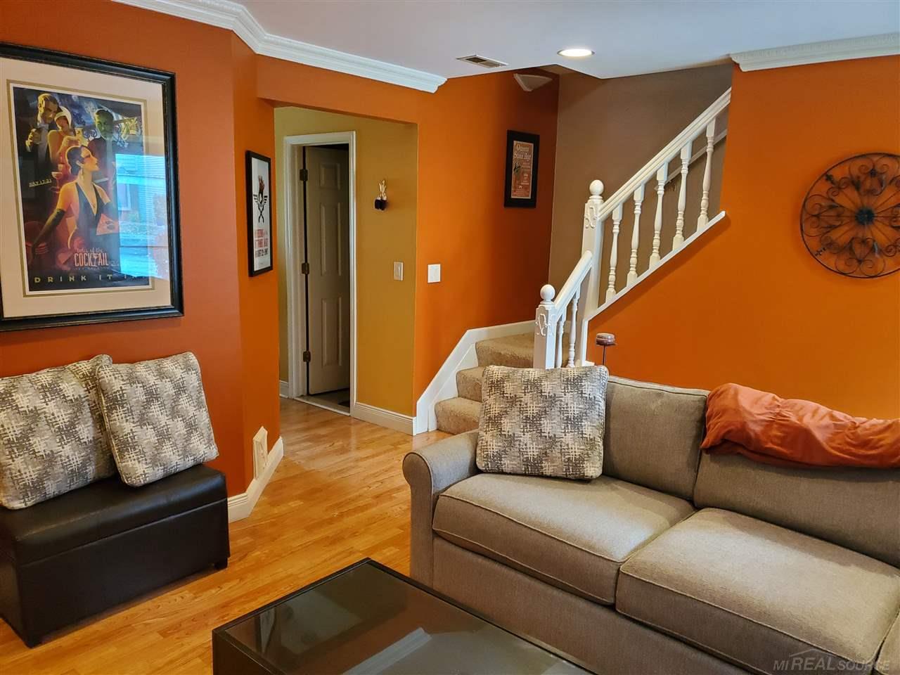 1551 Streamwood Court Rochester, MI 48307 - Photo 6 of 33 50028288-5.JPG