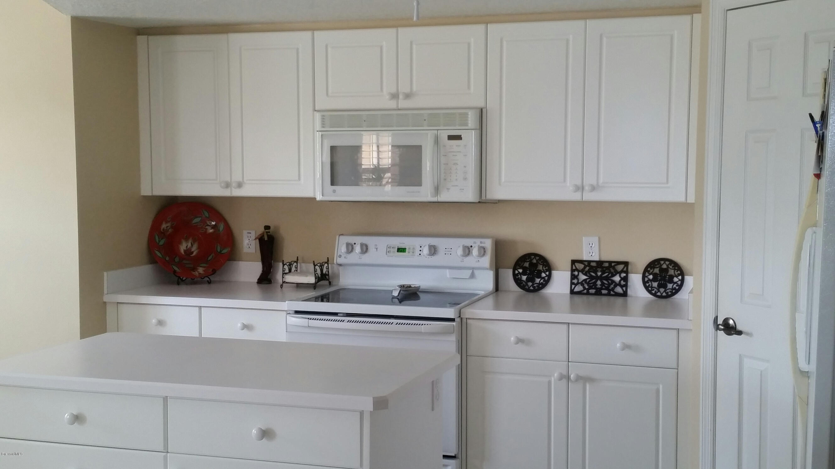 104 Riverside Drive, Unit 306 Cocoa, FL 32922 - Photo 11 of 27 Kitchen