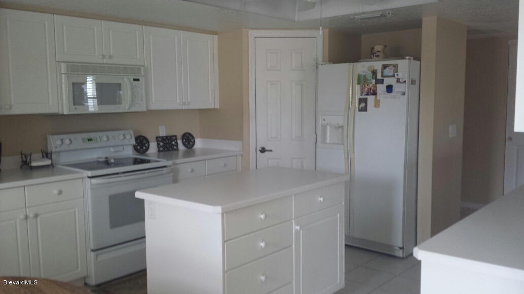 104 Riverside Drive, Unit 306 Cocoa, FL 32922 - Photo 10 of 27 Kitchen