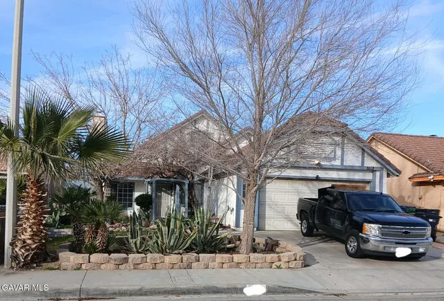 $460,000 | 5113 Essex Drive, Palmdale, CA 93552