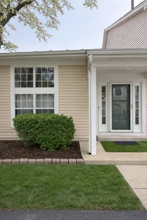 $295,900 | 254 Acorn Drive, Streamwood, IL 60107