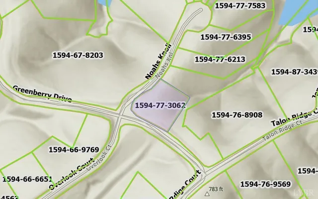 a sign that is on the wall of a building