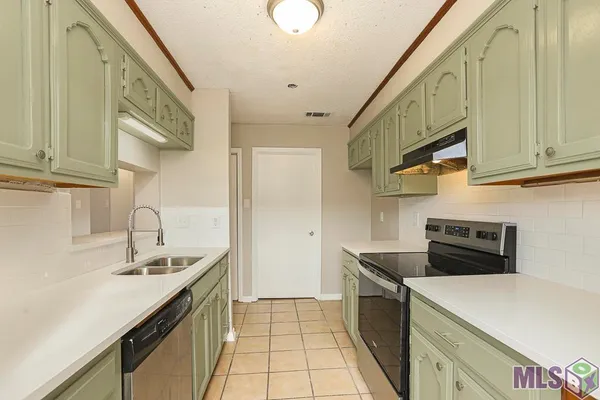 $133,900 | 4625 Parkoaks Drive, Unit 33, Baton Rouge, LA 70816