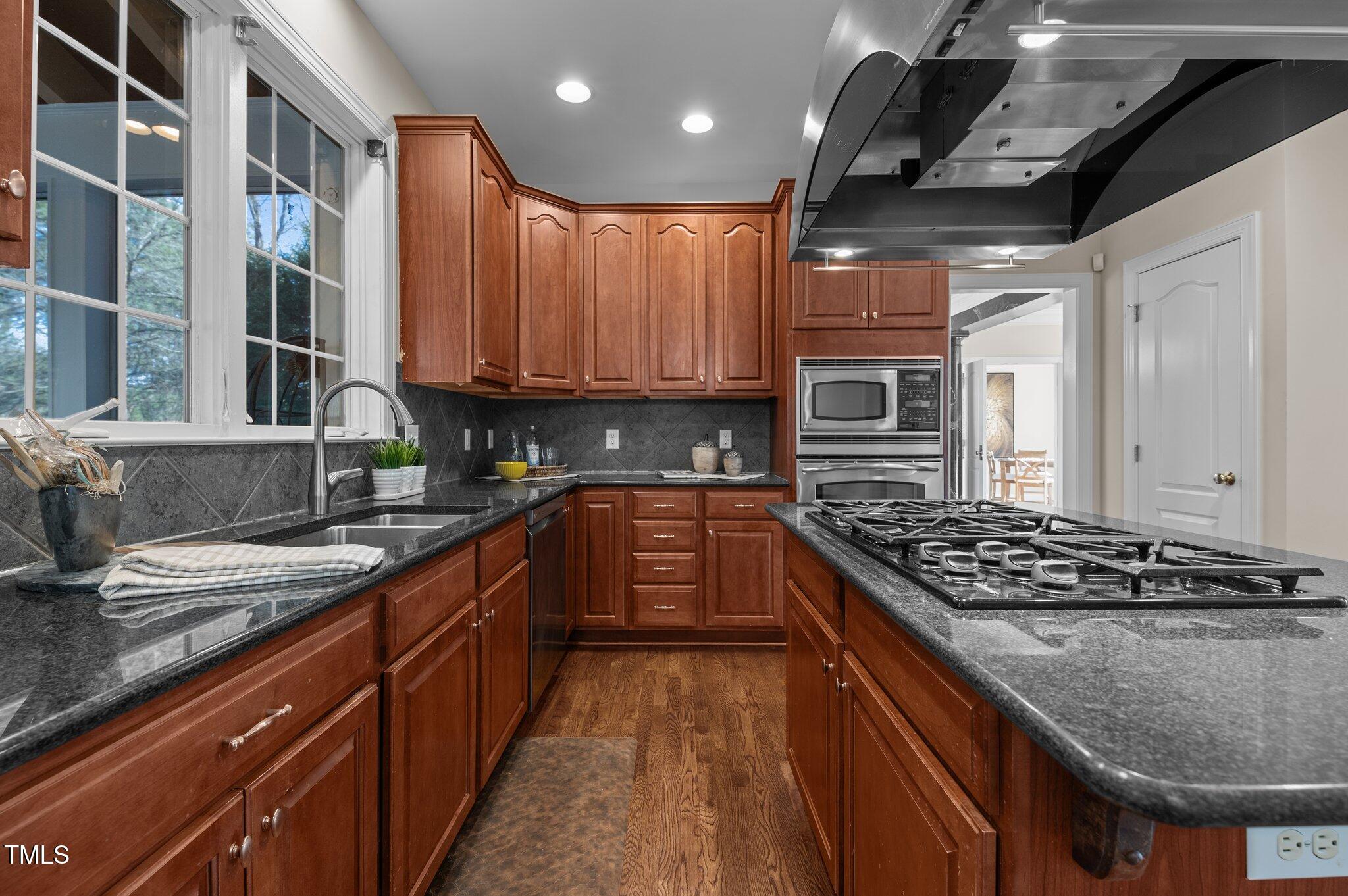 11209 Ridgegate Drive Raleigh, NC 27617 - Photo 13 of 74 36-web-or-mls-DSC_6031