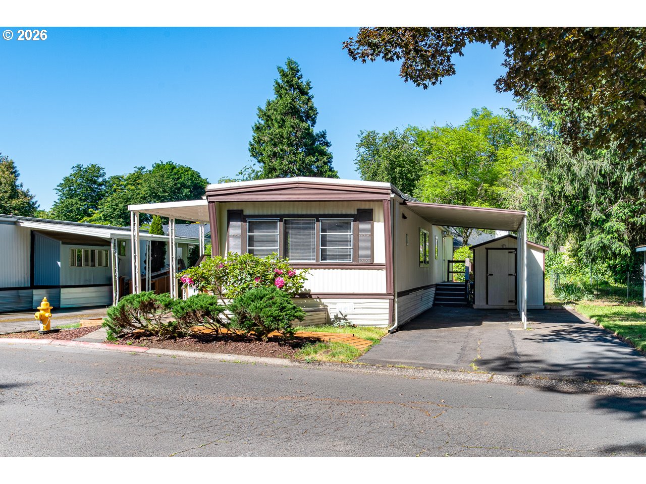 1475 Green Acres Road, Unit 172 Eugene, OR 97408 - Photo 22 of 35 a front view of a house with a yard