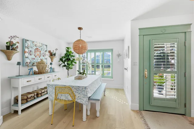 $1,095,000 | 61 Pine Hill Trail West, Tequesta, FL 33469