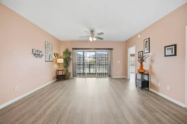 $159,900 | 3911 Gladiola Court, Unit 203, Myrtle Beach, SC 29588