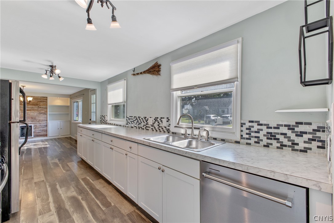 125 Circle Road Salina, NY 13212 - Photo 12 of 39 Lovely modern kitchen with plenty of cupboard space.