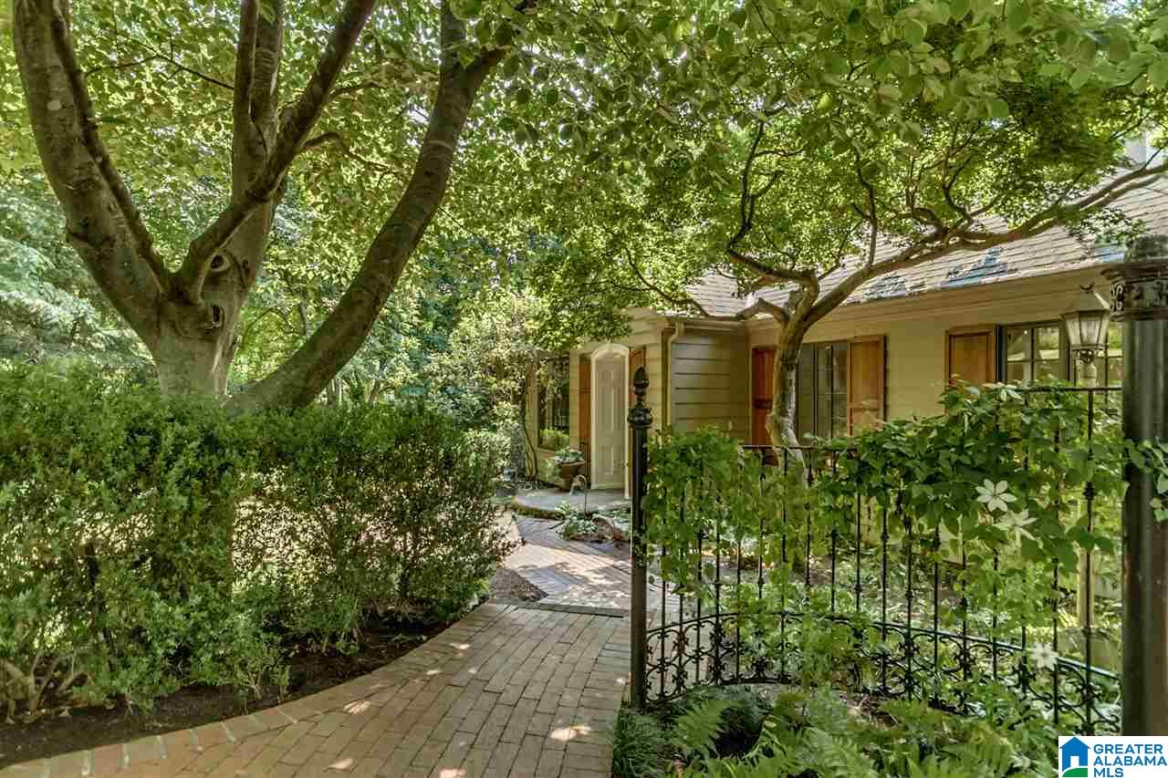 21 Woodhill Road Birmingham, AL 35213 - Photo 3 of 50 Gallery Image 3