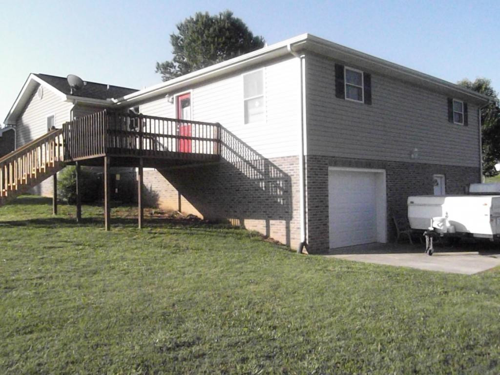 224 Reed Avenue Greeneville, TN 37743 - Photo 2 of 29 One level living