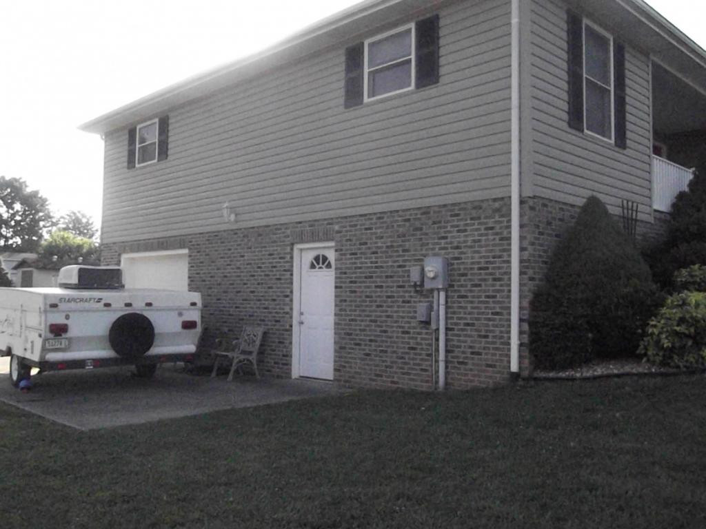 224 Reed Avenue Greeneville, TN 37743 - Photo 23 of 29 1 car drive under drbasement